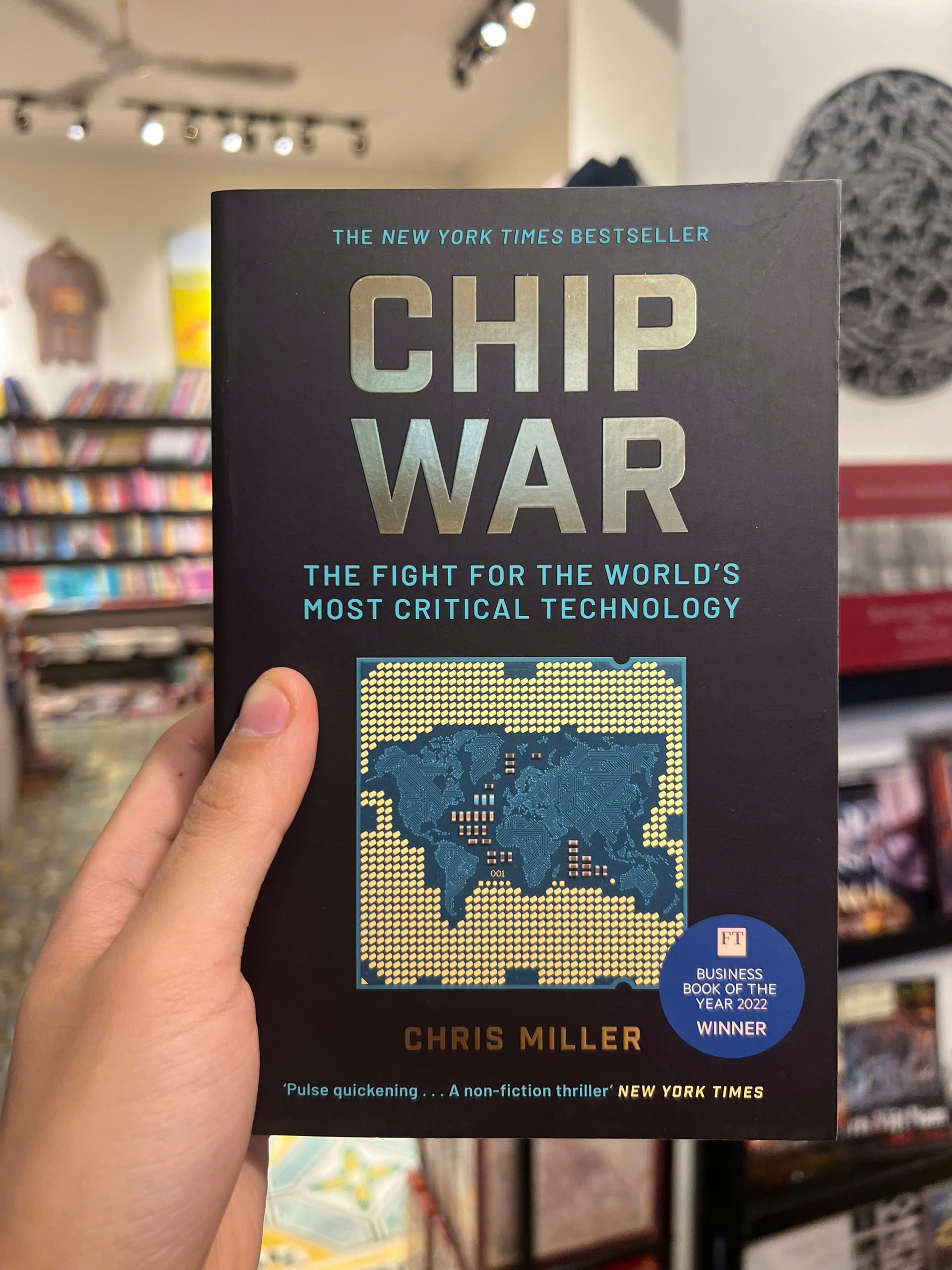Sách - Chip War: The Fight for the World's Most Critical Technology by Chris Miller | Business Book
