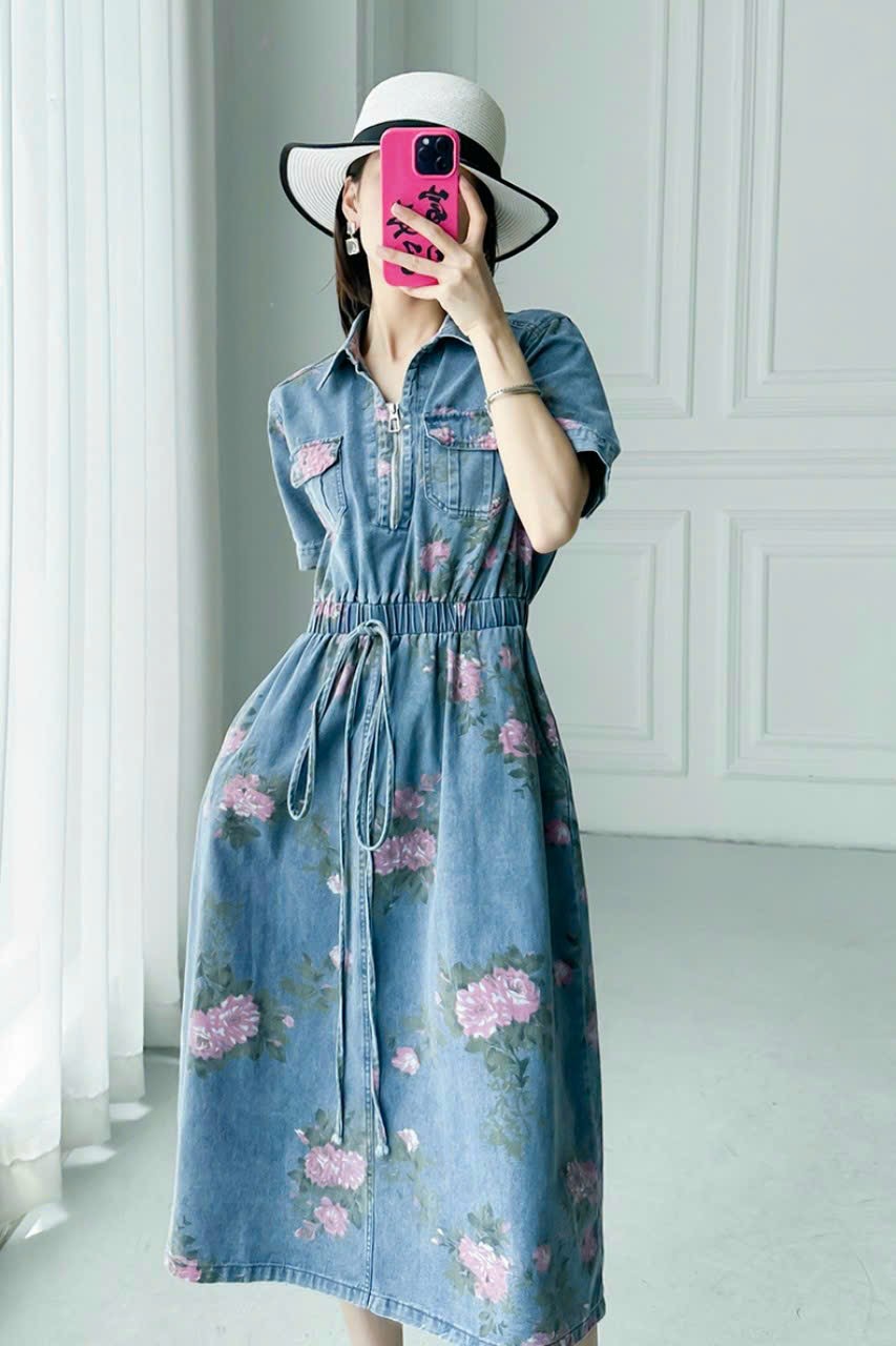 ĐẦM XÒE JEAN IN HOA CỔ SƠ MI DÂY KÉO BO THUN RÚT DÂY