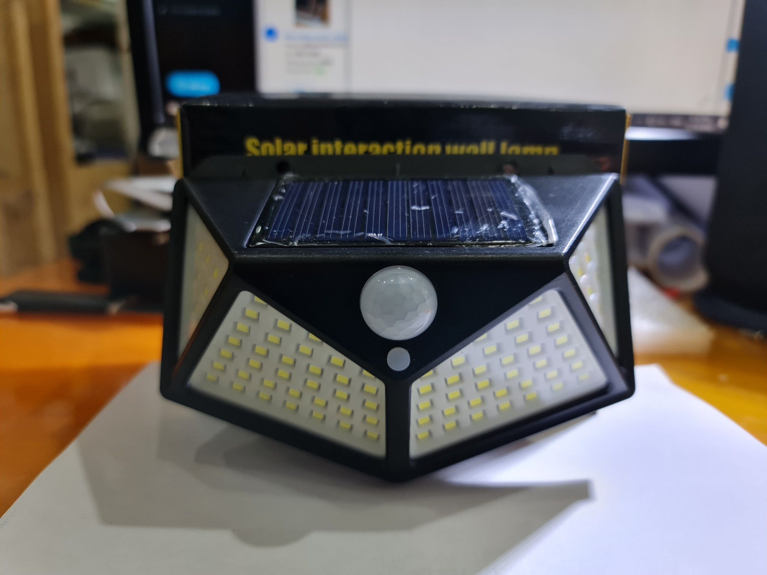 Đèn NLMT cảm ứng chuyển động bật sáng Model 100 hạt led
