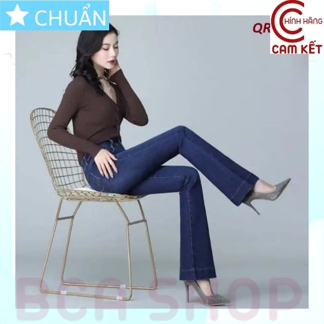 Quần jean nữ ống loe QRO68 ROSATA tại BCASHOP dáng dài lai cao, lưng cao 1 nút, phom chuẩn, chất liệu jean cao cấp - màu xanh