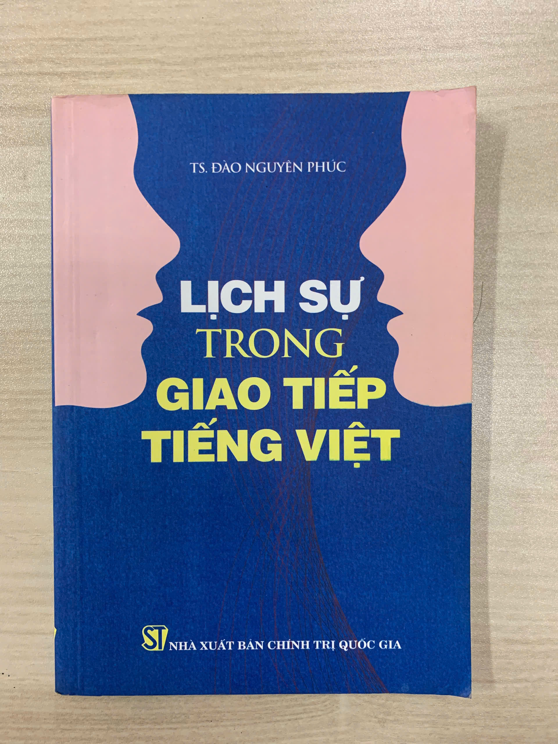 Lịch sự trong giao tiếp tiếng Việt