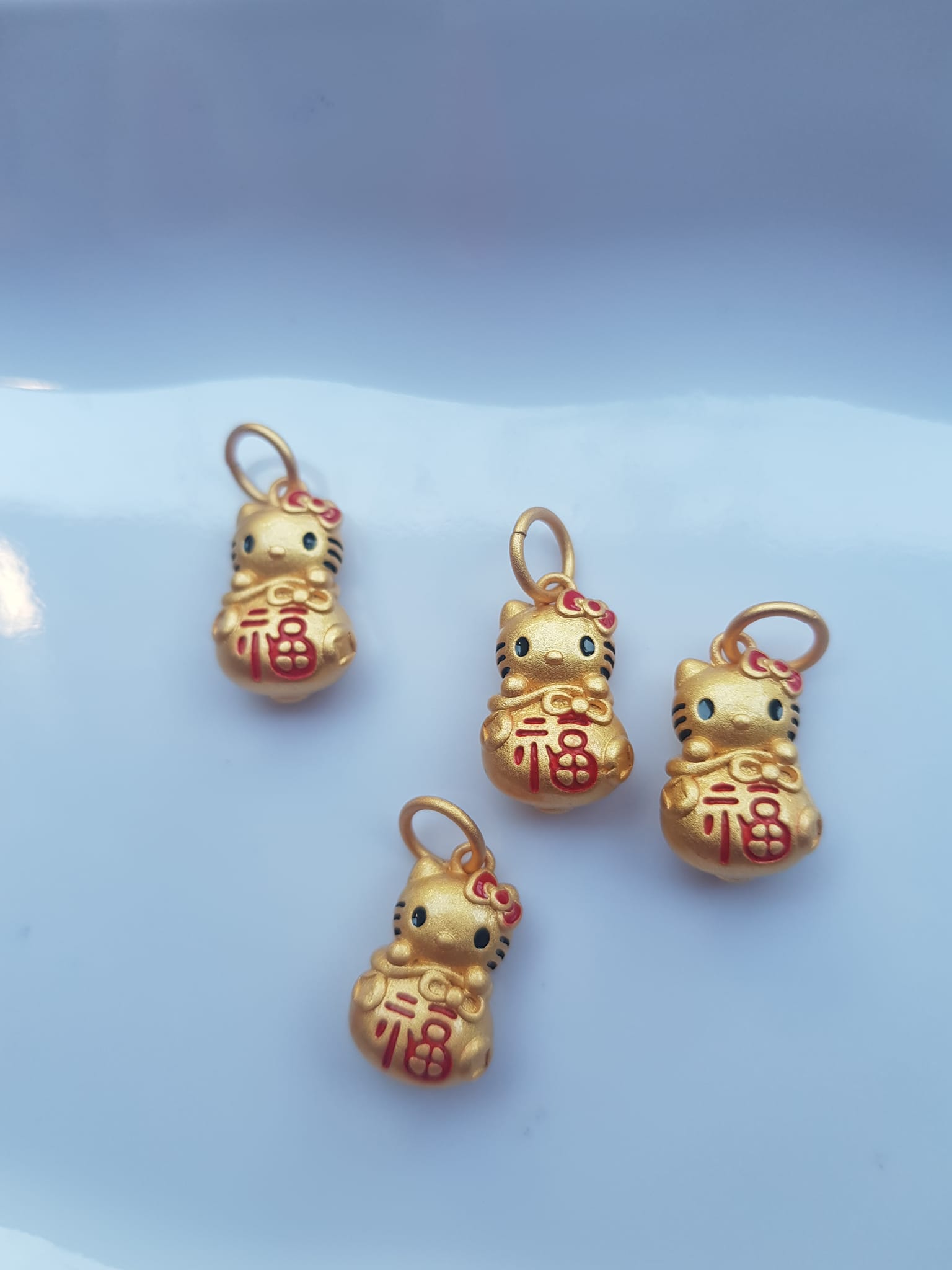 Phụ Kiện Charm Vòng Tay Nữ đẹp Hình Mèo Kitty vàng may mắn màu vàng kiểu đẹp Nữ đã có vòng tay hạt chuỗi , vòng tay kiểu thì charm Mèo Kitty này vào đeo đẹp xinh lắm ạ