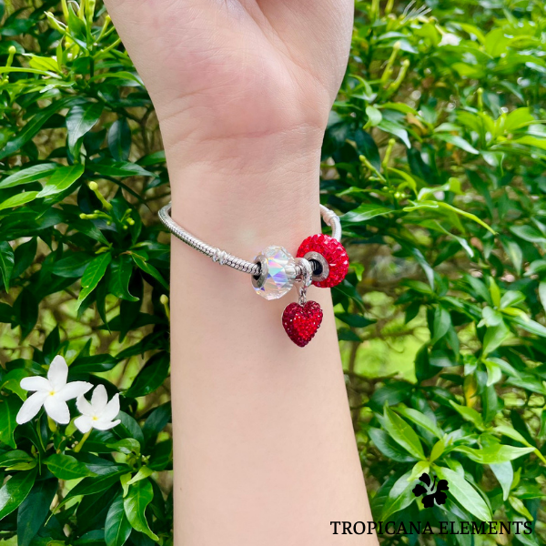 Vòng Tay Tropicana Phối Charm Swarovski Pha Lê Trái Tim Màu Đỏ Sang Trọng