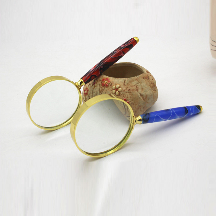 Kính Lúp 8X Cầm Tay 62mm - Giao màu ngẫu nhiên