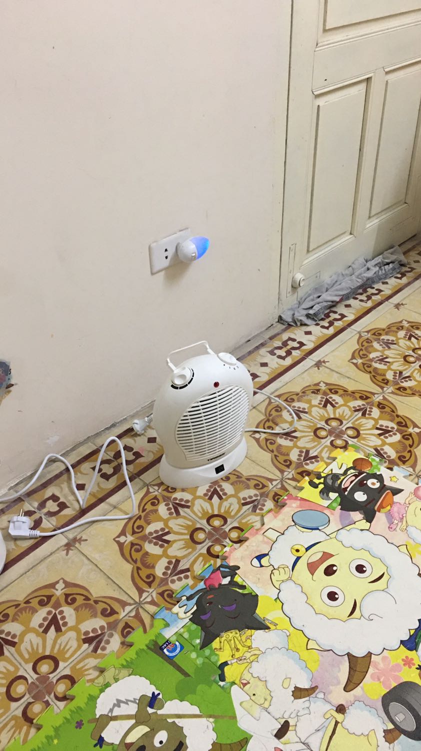 Quạt sưởi Tiross TS944 hai chiều, điện ion âm, 2000W [Hàng chính hãng]