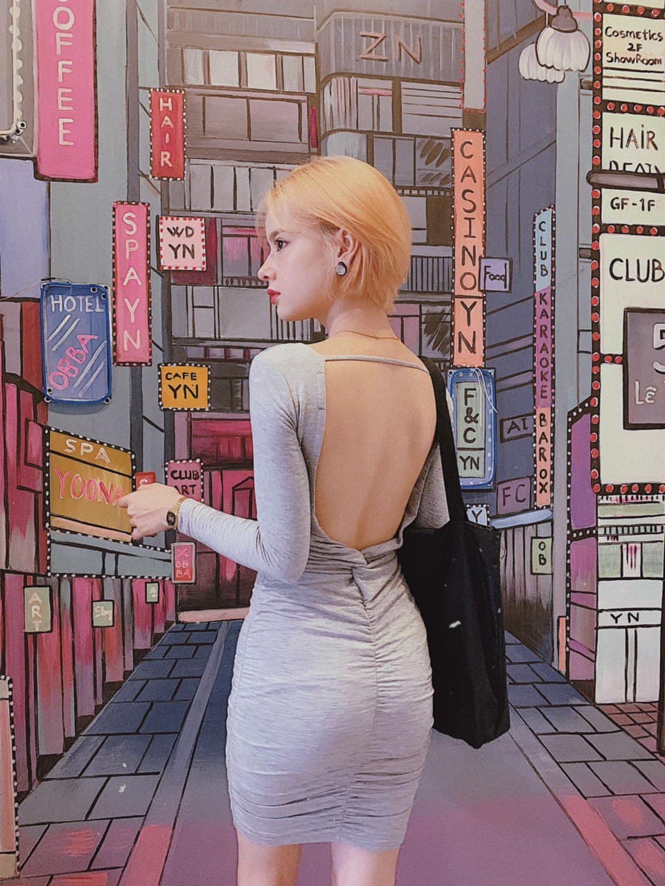 Đầm Body Tay Dài Hở Lưng