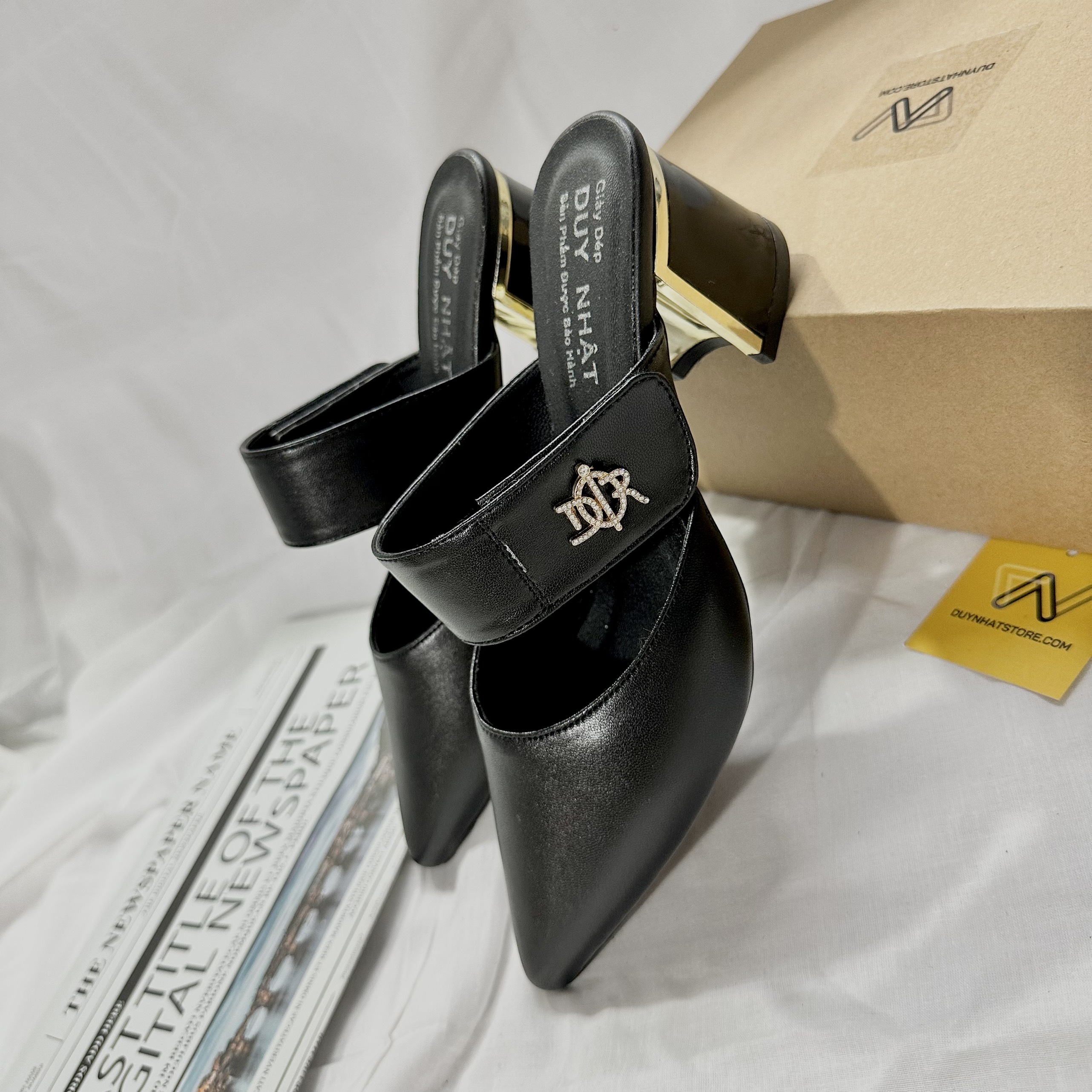 Dép Sục Cao Gót Bít Mũi Chéo Vuông 5cm Giày Duy Nhật Store Phối Da Mờ Thấp Đơn Giản Uzzang Size Lớn Đen Trắng Kem Khóa