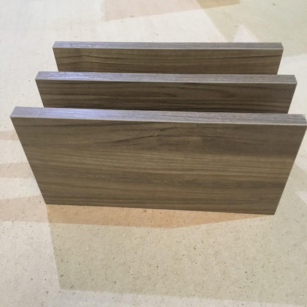 Bộ 3 thanh ngang kích thước 300x150mm, kệ gỗ treo tường tặng kèm phụ kiện lắp ráp.