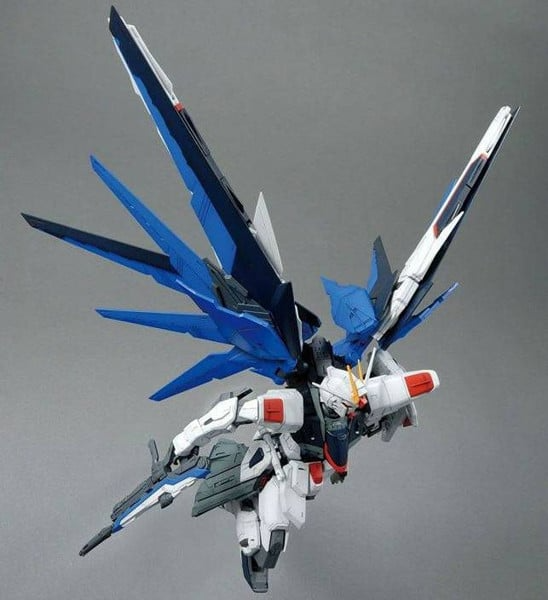 Mô Hình Lắp Ráp FREEDOM GUNDAM VER 2.0 - MG - 1/100 - MÔ HÌNH CHÍNH HÃNG BANDAI