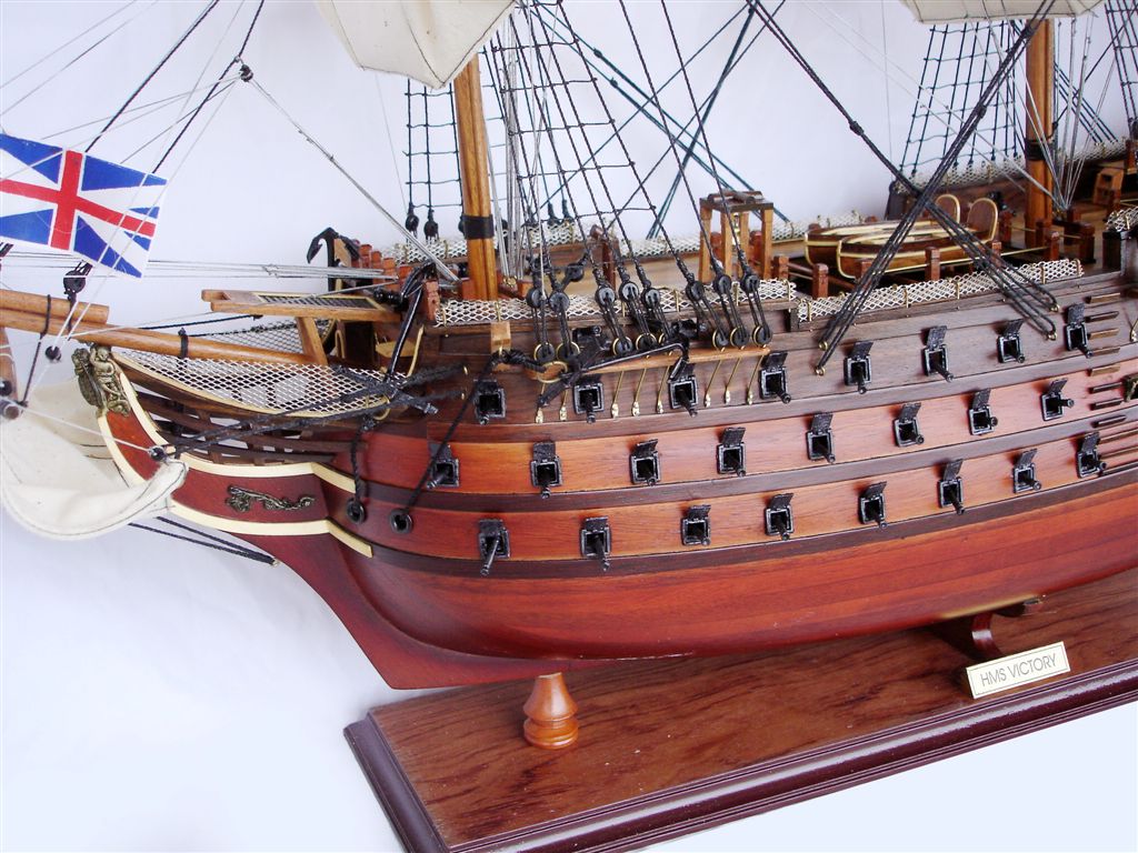 Thuyền buồm gỗ trang trí Victory dài 90cm