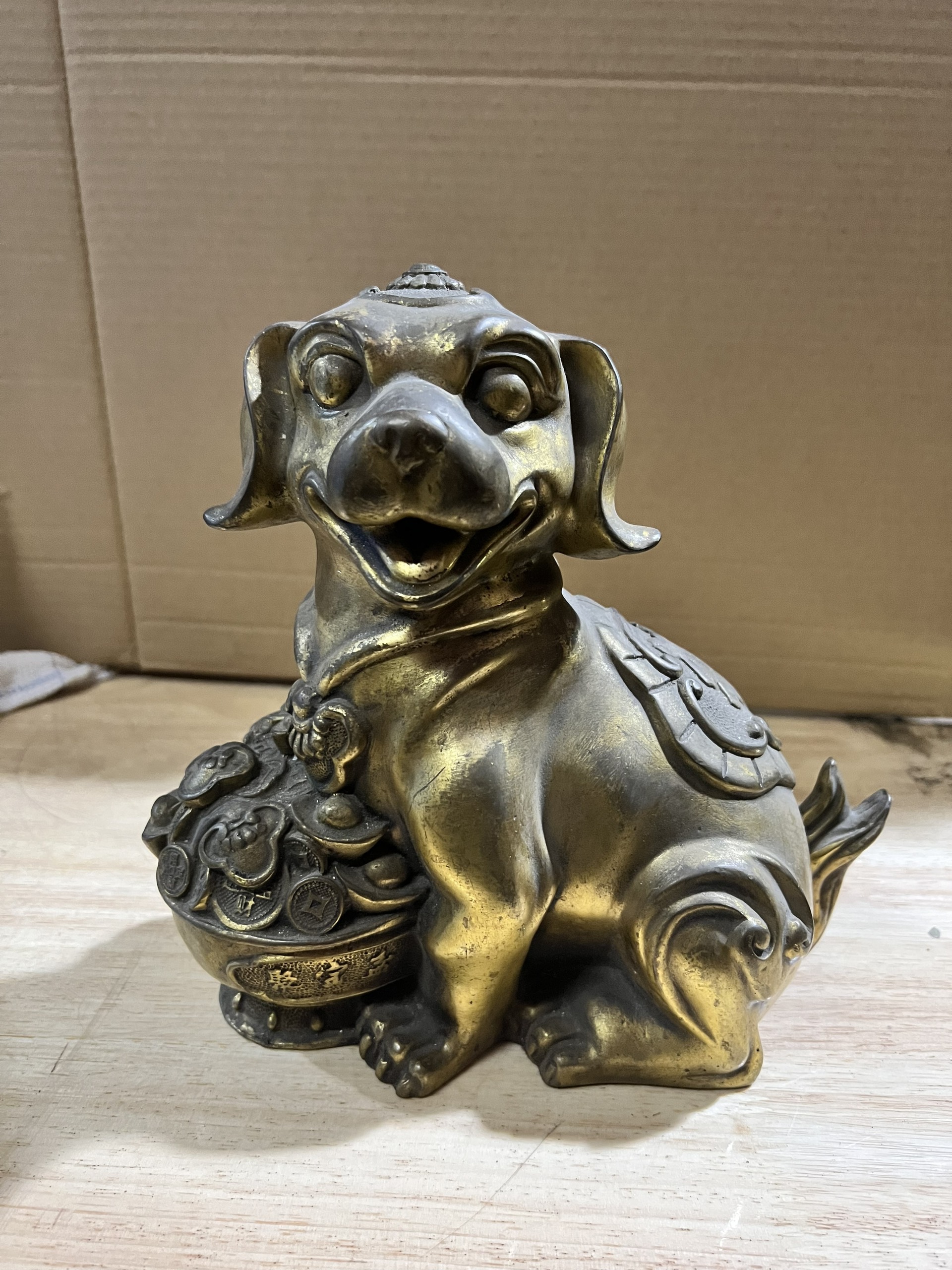 Tượng Chó Phong Thủy Cầu Tài Lộc màu giả cổ bằng Đồng - cao 21cm