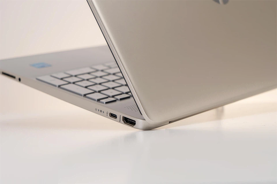 Laptop HP 15s fq2711TU i3 1115G4/8GB/256GB/15.6"FHD/Win 11 Vàng - Hàng Chính Hãng