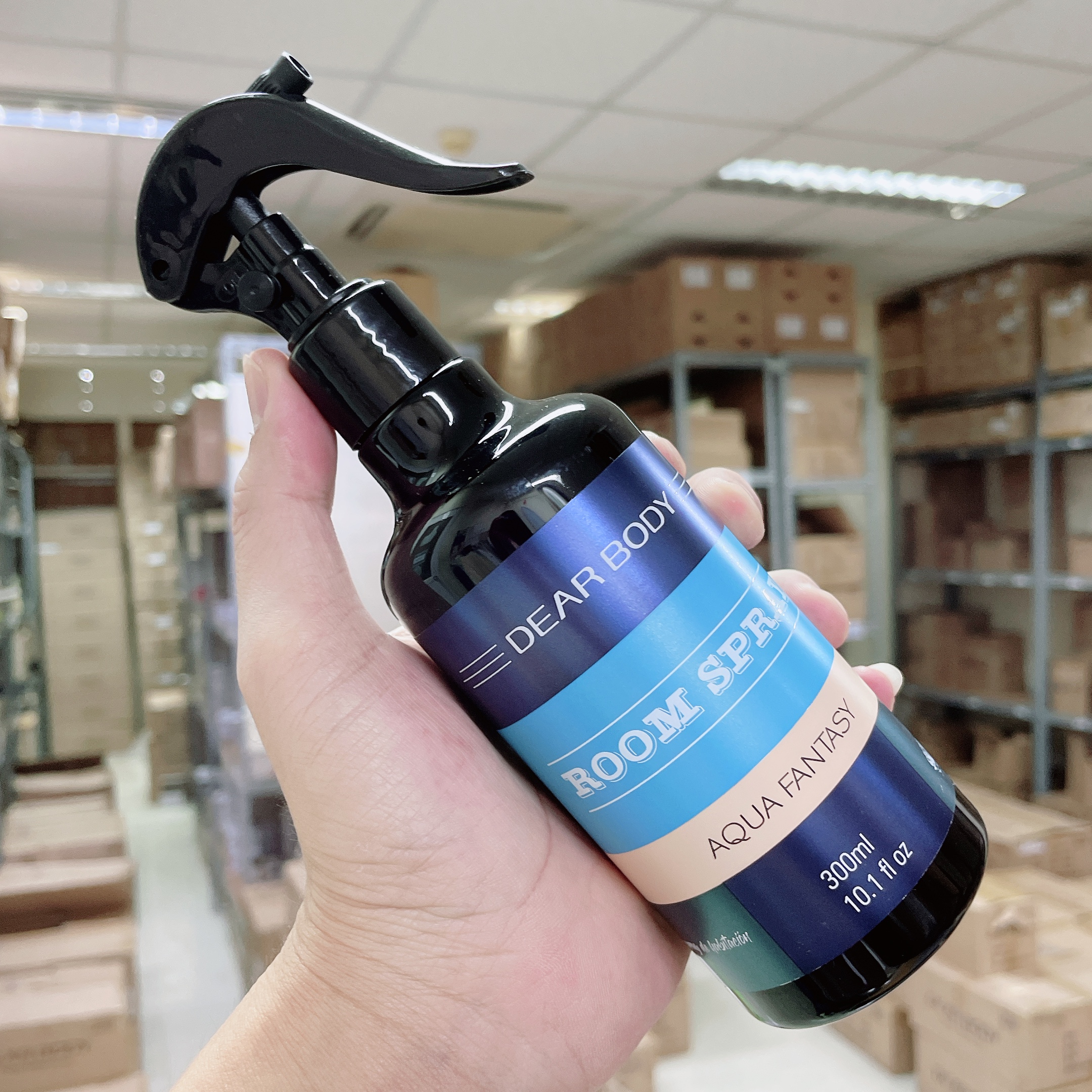 XỊT PHÒNG DEAR BODY HƯƠNG NƯỚC HOA 300ml - GIẢI PHÁP CHO NGÔI NHÀ BẠN - HƯƠNG THƠM MÁT - KHỬ MÙI HÔI - GIẢM CÔN TRÙNG - THÔNG THOÁNG KHÍ