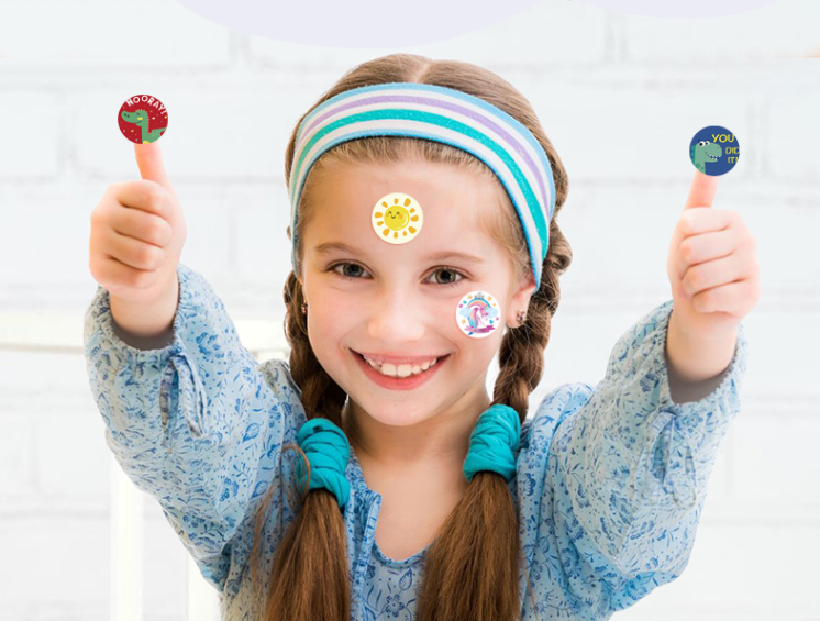 Cuộn 500 sticker nhãn dán khích lệ khen thưởng học tập cho bé yêu