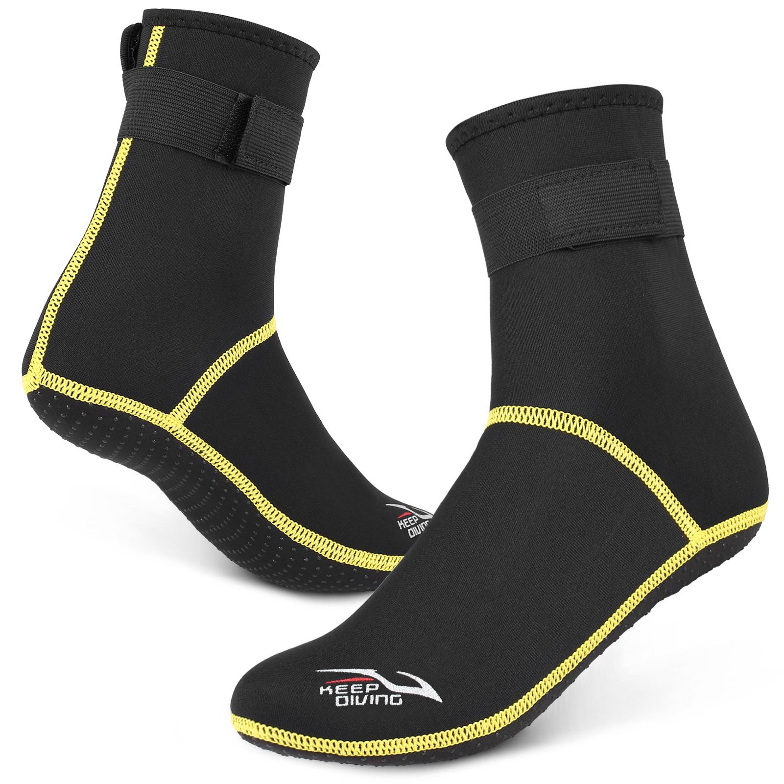 Cặp vớ lặn bằng Neoprene 3mm chất lượng cao, siêu nhẹ và thoải mái,Có thể điều chỉnh độ chặt bằng băng dính cố định, phù hợp với môi trường cát, gồ ghề hoặc trơn trượt