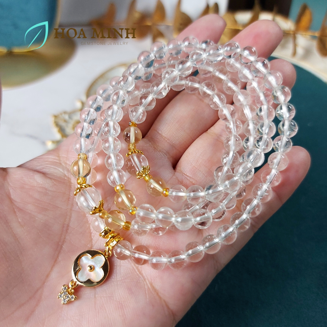 Vòng chuỗi 108 hạt Thạch Anh Trắng pha lê size hạt 6 li phối charm cỏ 4 lá và bướm nhỏ đính đá, ốp hoa, thạch anh vàng