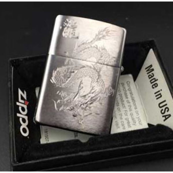 Bật Lửa Zippo Khắc Rồng 52 Zippo 200.R52