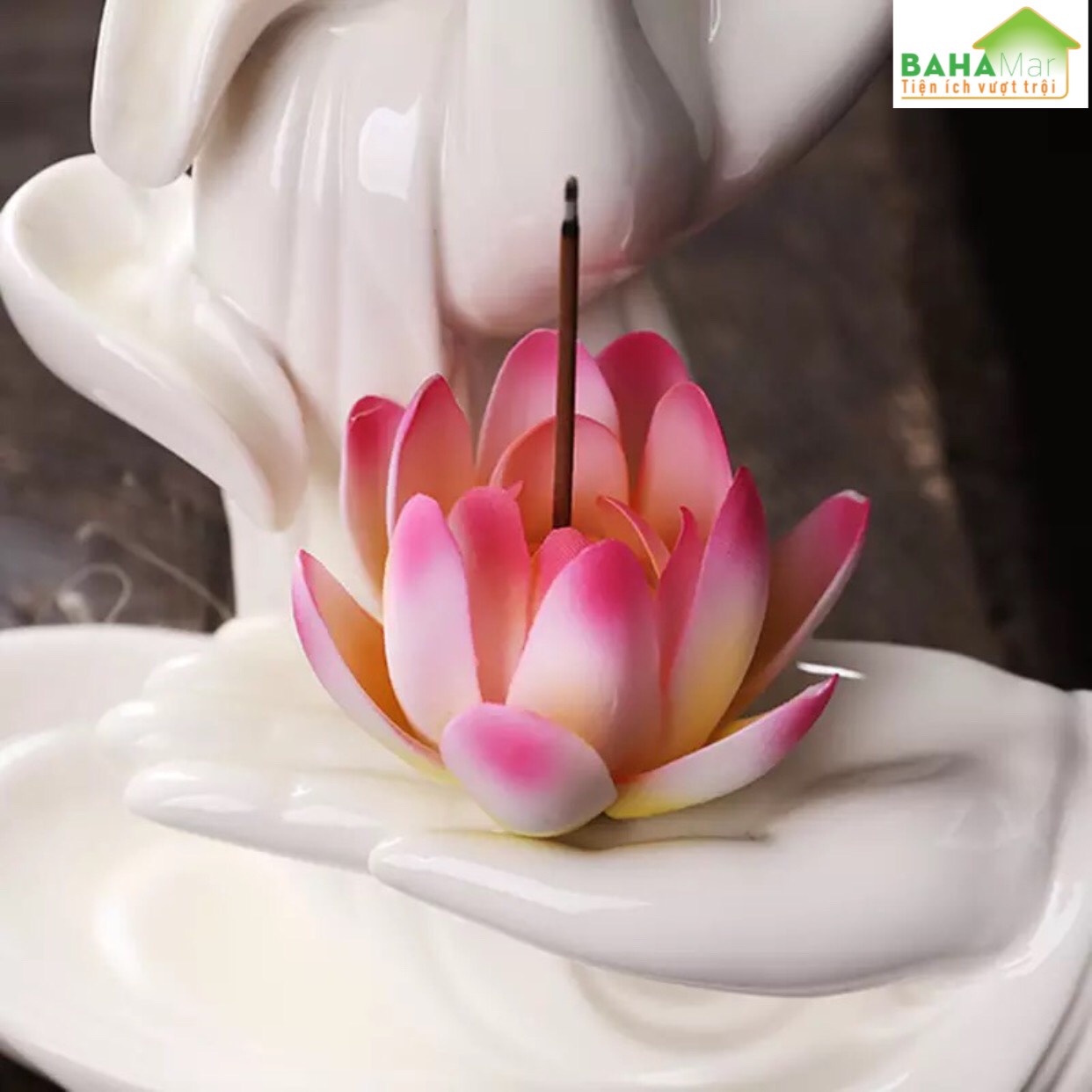 LƯ HƯƠNG TRẦM THÁC KHÓI CHẢY NGƯỢC BÀN TAY PHẬT GIÁO TRÁNG MEN NGỌC "BAHAMAR" được sản xuất với chất liệu gốm sứ tráng men ngọc, cổ điển và tinh tế.