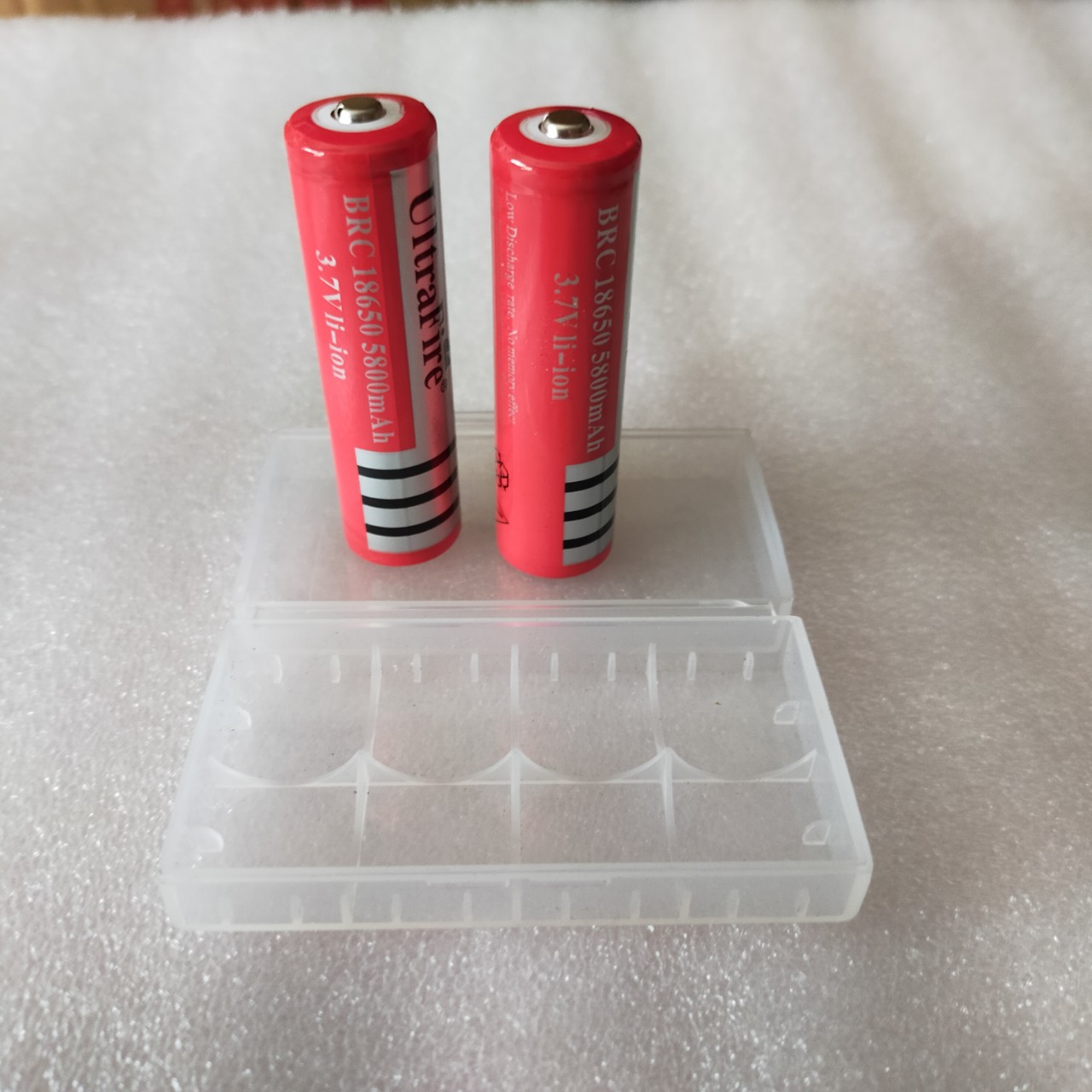 Combo 2 pin sạc lithium 18650 3.7v 5800mAh dung lượng cao tặng kèm hộp bảo quản pin chống nước