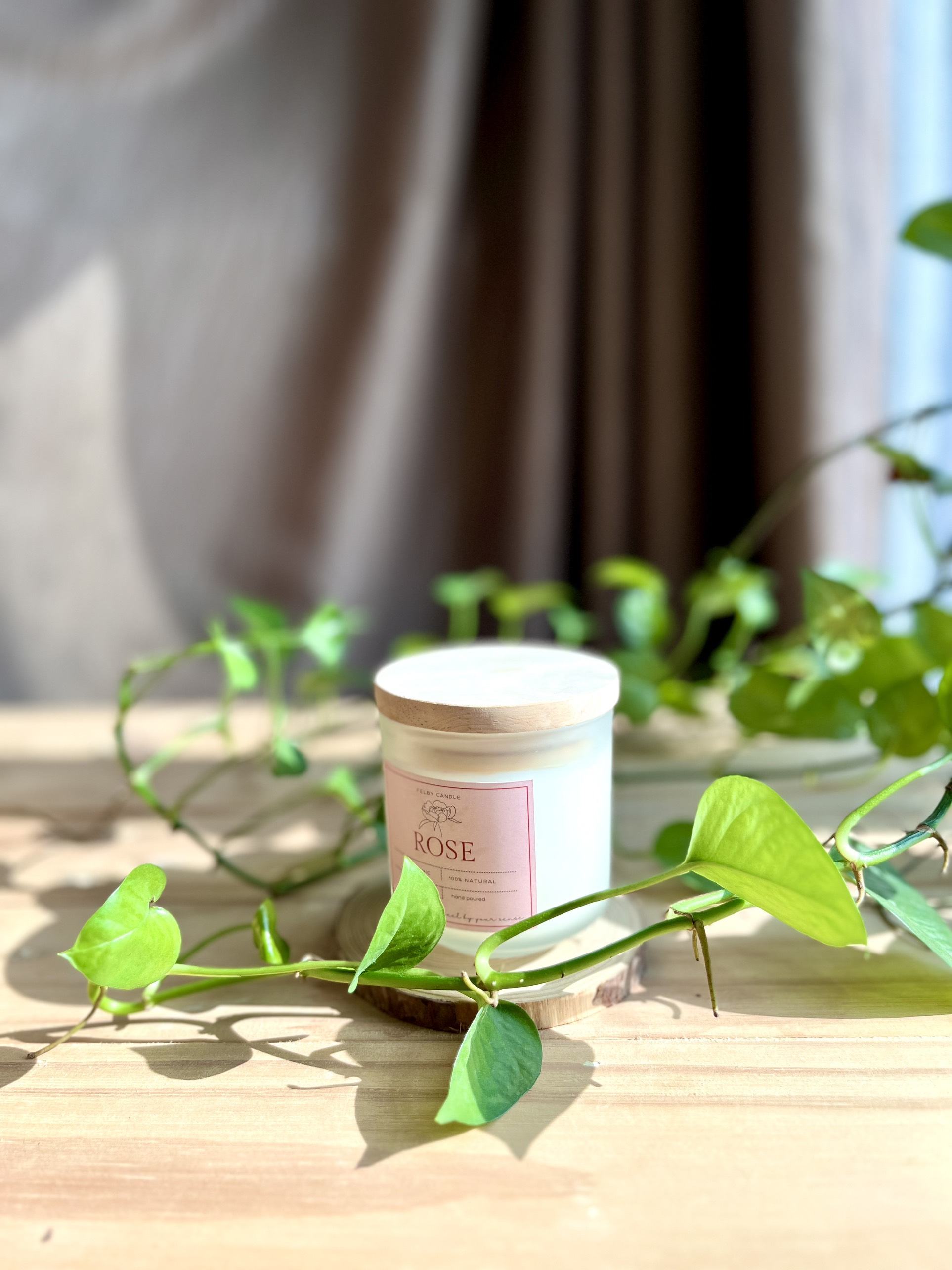 Nến thơm tự nhiên Rose, hương hoa hồng, nguyên liệu nhập khẩu, 184 grams, bấc sợi