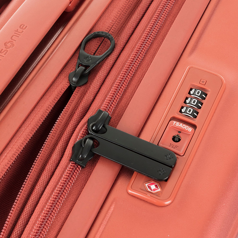 Vali kéo Myton SAMSONITE - MỸ : Hệ thống 4 bánh xe đôi 360 độ vận hành êm nhẹ Vách ngăn bên trong được trang bị ở cả 2 mặt