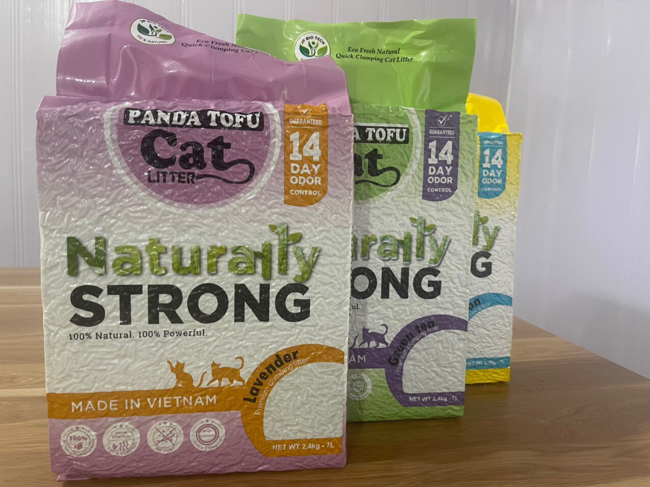 Cát Đậu Nành PanDa Tofu Cat litter gói 2,4kg 7lit Hàng Việt Nam chất lượng cao thân thiện với môi trường xả trực tiếp bồn cầu