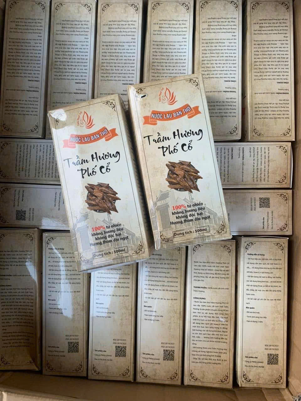 Nước Lau Bàn Thờ Trầm Hương – Làm Sạch Bàn Thờ, Đồ Thờ Cúng, Tẩy Uế Phong Thủy, Mang Lại Tài Lộc Thịnh Vượng Cho Bàn Thờ Thần Tài Ông Địa - HÀNG CHÍNH HÃNG MINIIN