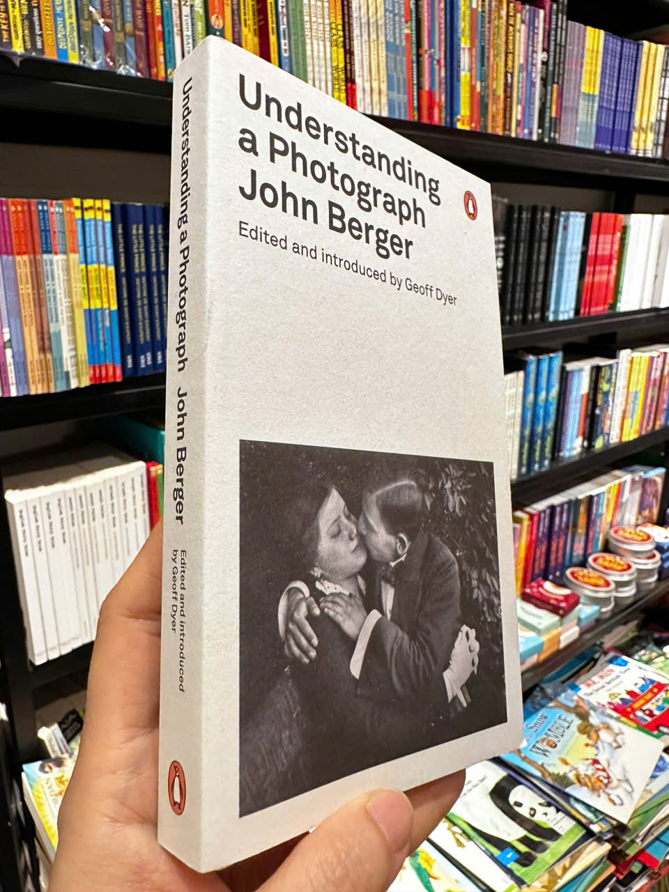 Sách - Understanding a Photograph by John Berger editted and introduced by Geoff Dyer - Penguin Modern Classics