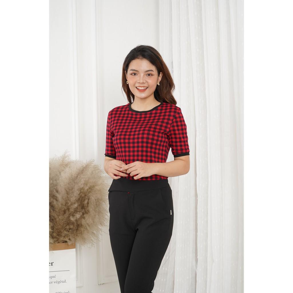 Áo thun kẻ caro đỏ cổ tròn cao phối bo tay lỡ-Sooyoung
