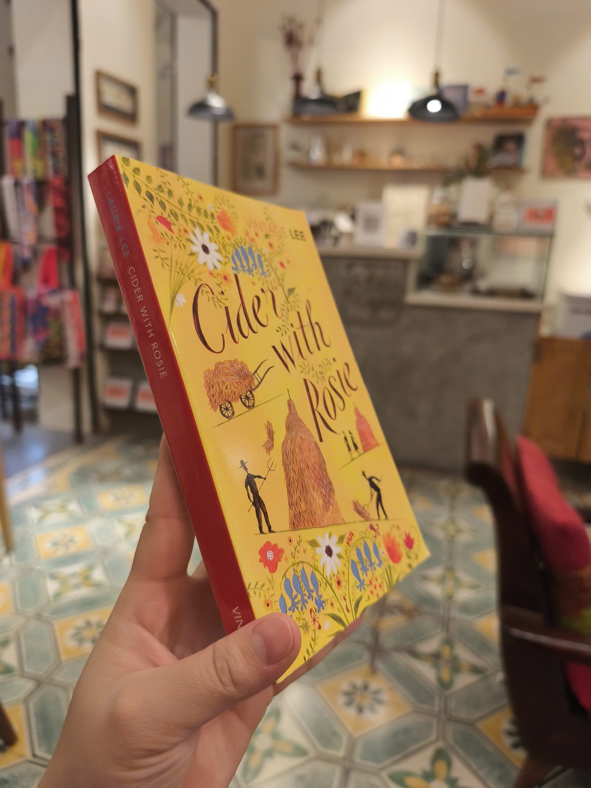 Sách - Cider With Rosie by Laurie Lee - Classics, Nonfiction, Memoir, Biography