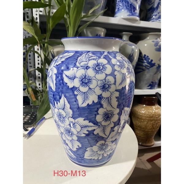 Bình cắm hoa dáng vò cao, men lam vẽ thủ công. Gốm sứ Bát Tràng.
