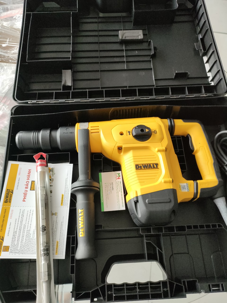 CHÍNH HÃNG - Máy đục bê tông 1050W dùng mũi 17li DeWalt D25811K