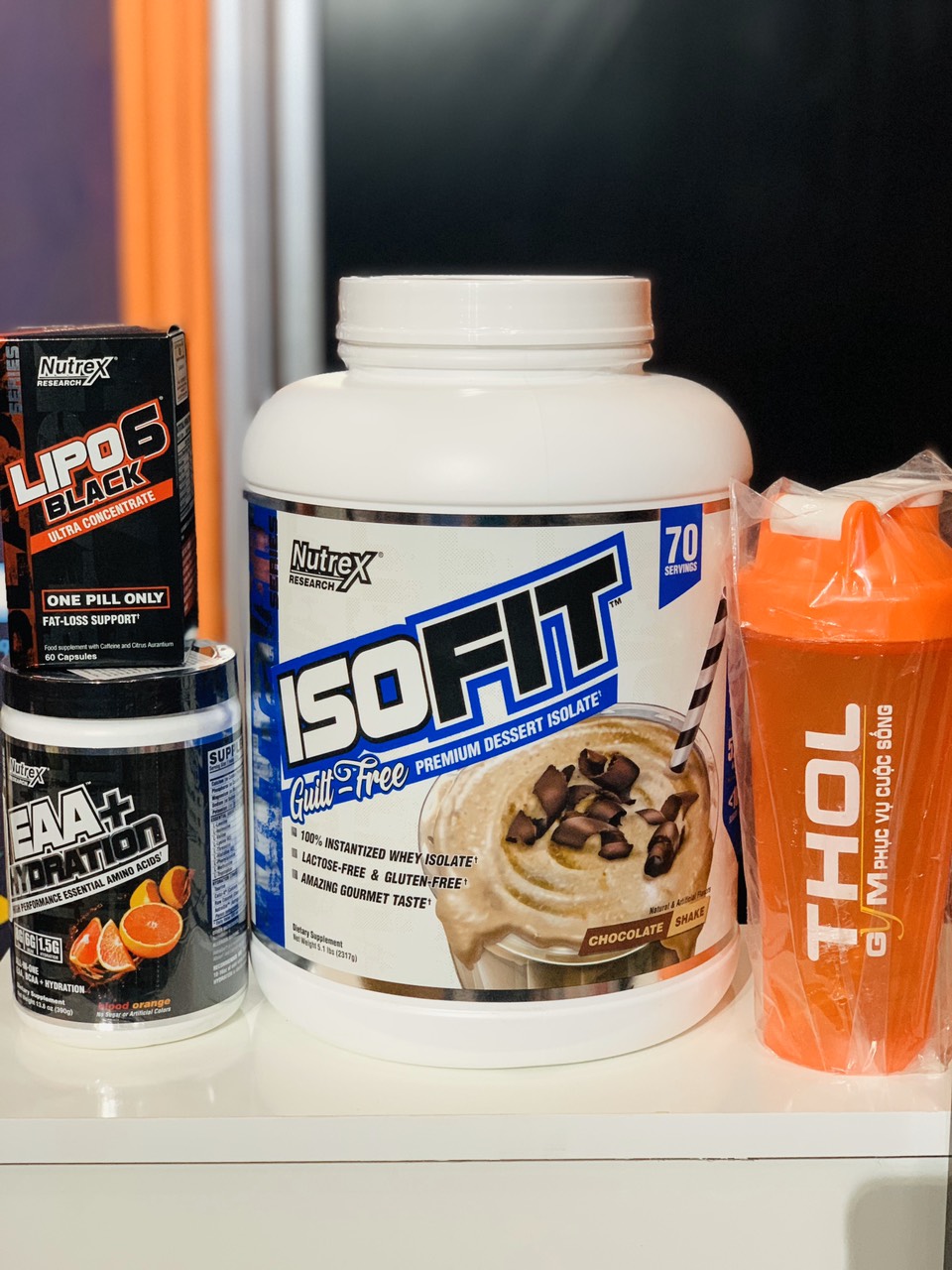 Thực phẩm bổ sung Nutrex Isofit vị Chocolate hỗ trợ tăng cơ - Được tinh lọc loại bỏ các tạp chất - Hỗ trợ hấp thụ nhanh - Sản phẩm  chính hãng - Tặng kèm bình lắc THOL màu ngẫu nhiên