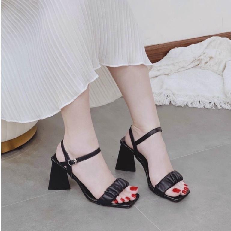 Giày Sandal nữ 7p quai ngang nhún bèo gót Tam giác Đen trắng