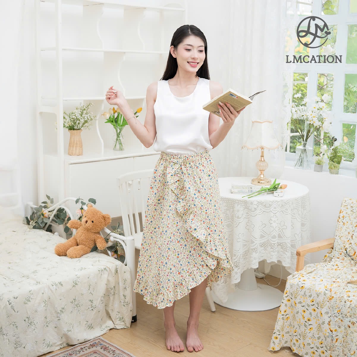 Đồ mặc nhà LMcation - Áo cổ tròn Mary Trắng kem &amp; Chân váy bèo hoa nhí LMcation Camila