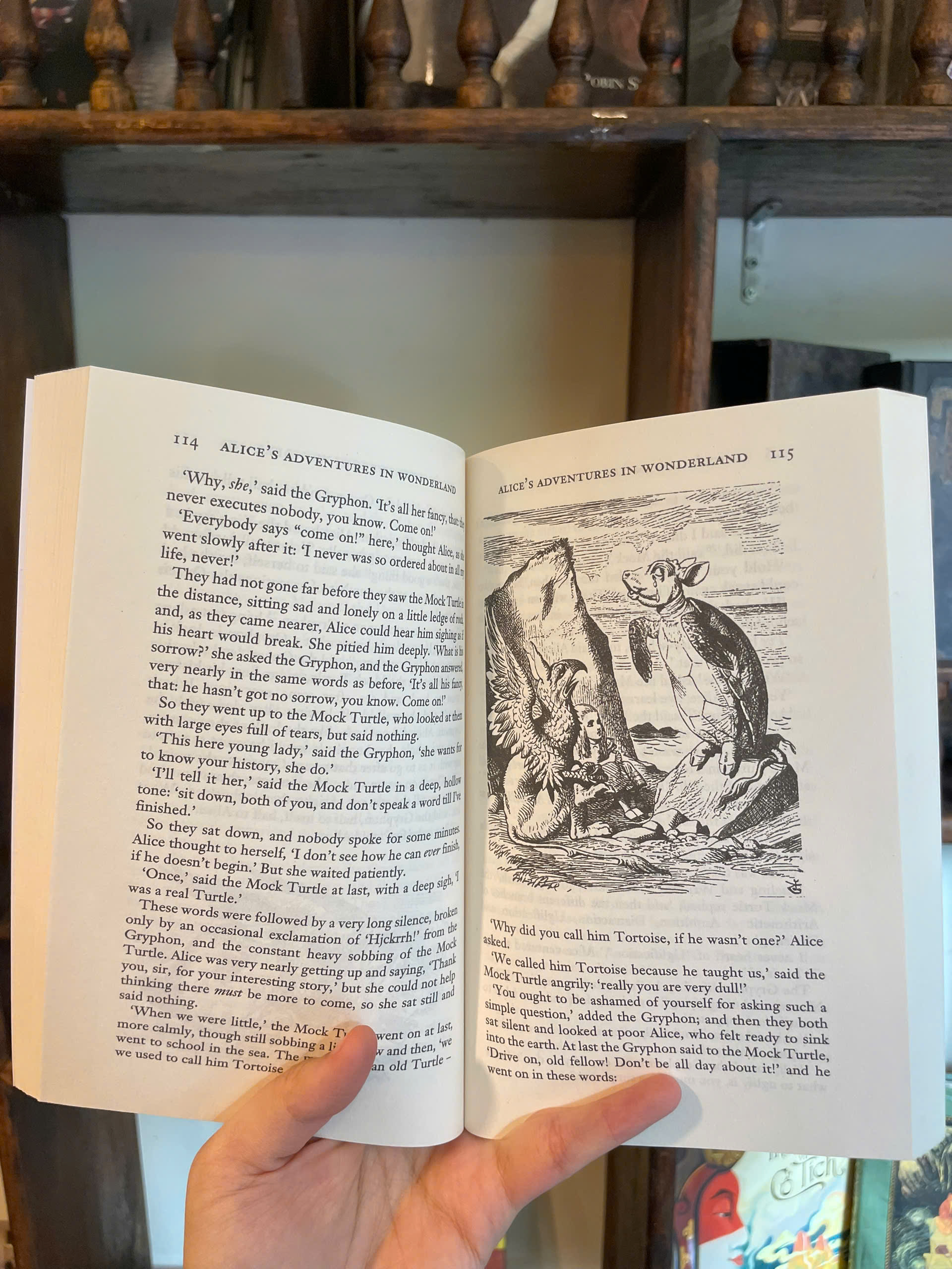 Sách - Alice's Adventures in Wonderland by Lewis Carroll - Classics/Fantasy/Fiction book in English