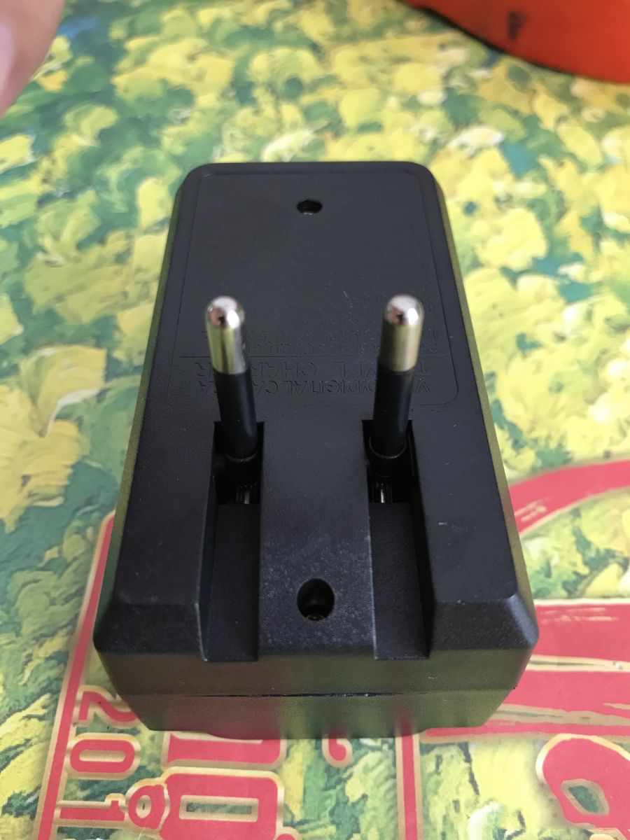 Cóc Sạc Pin 18650 Loại 2 Pin Đa Năng Có Led