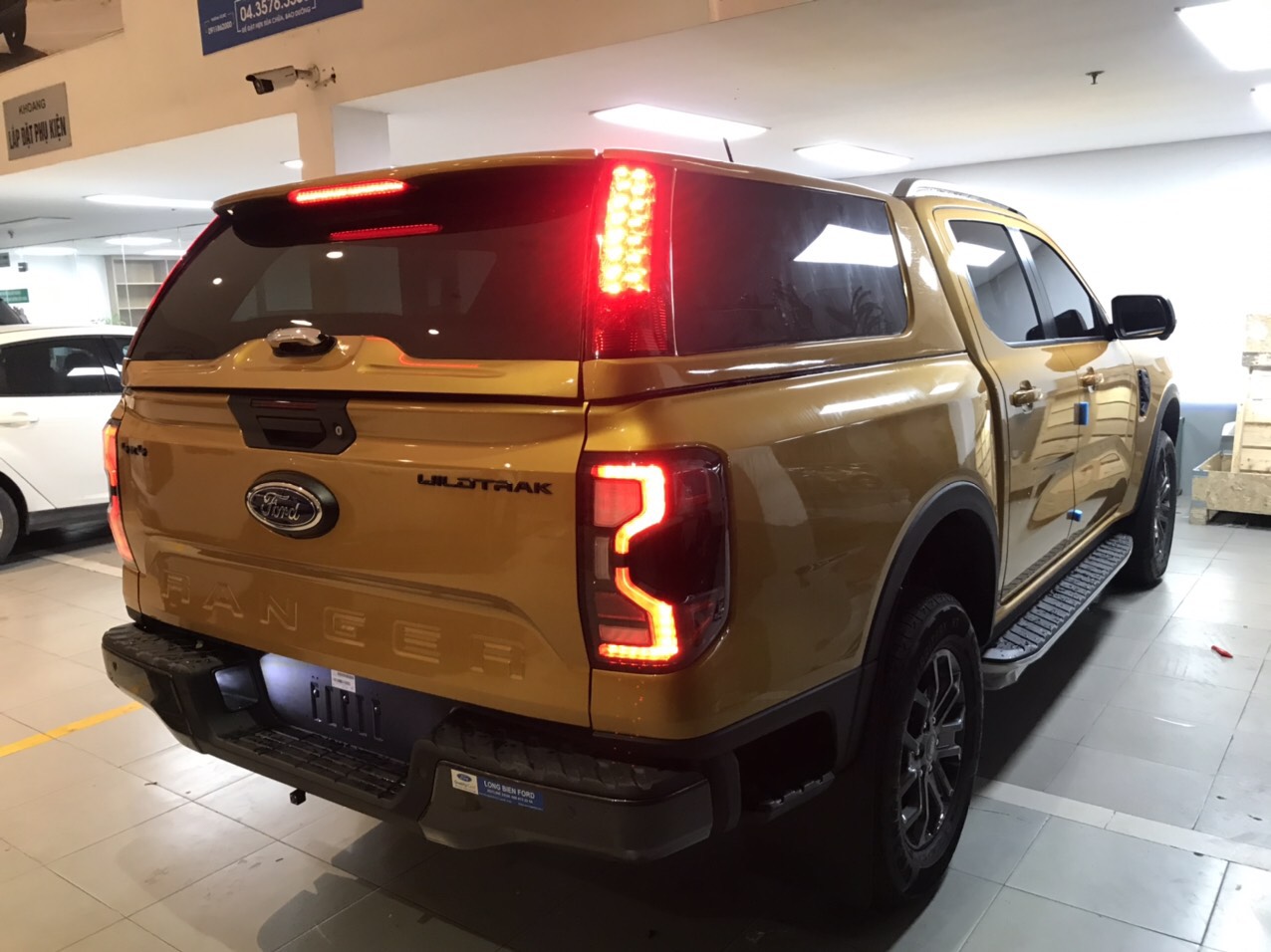 NẮP THÙNG CAO XE FORD RANGER 2023 LOẠI CÓ ĐÈN được sản xuất bởi công ty cổ phần Plastic Thái Lan