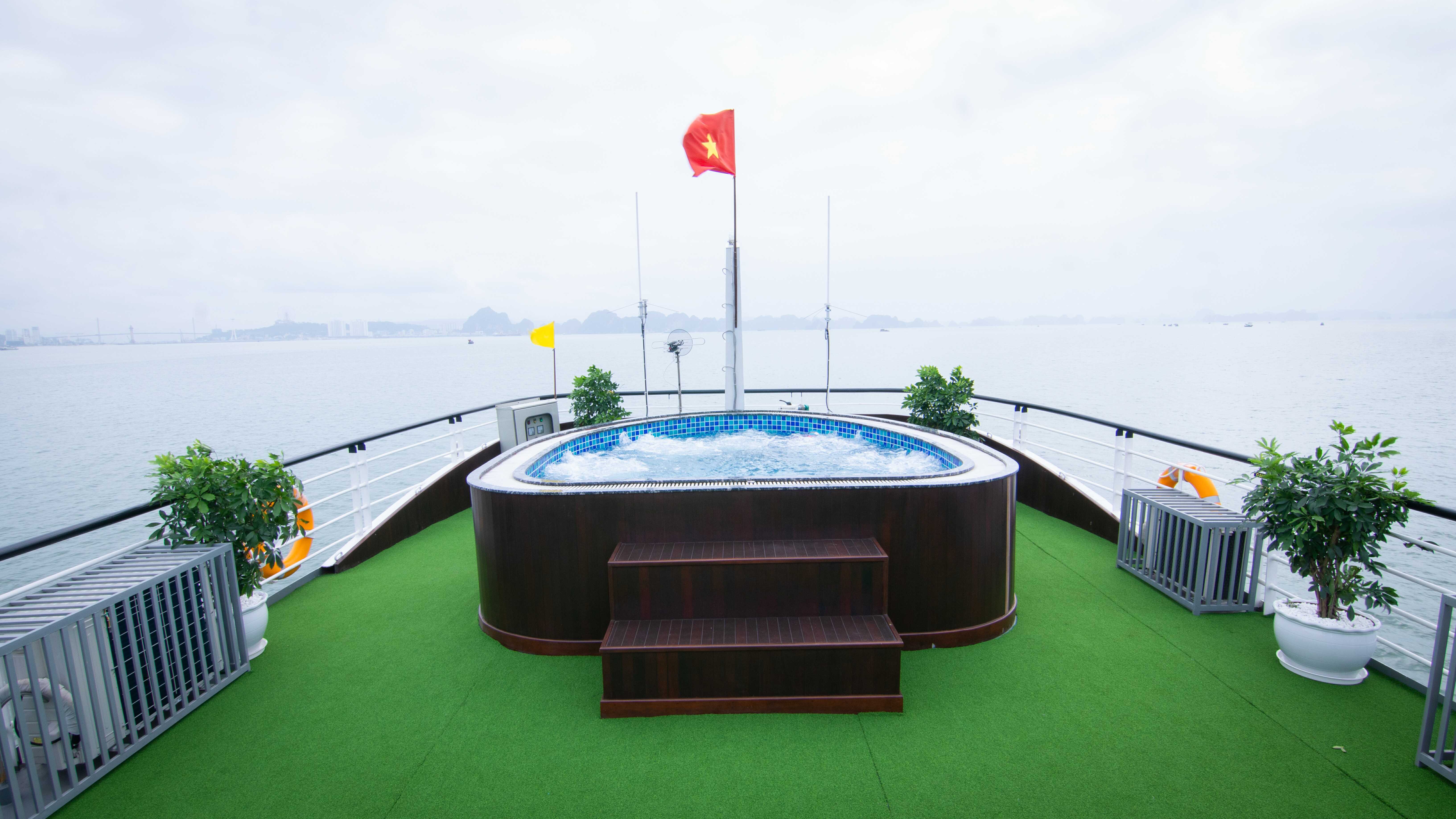 [TOUR VIP] Hạ Long 1N: Du thuyền 5 Sao La Casta Daily siêu VIP thăm vịnh 8 tiếng, Khởi hành Hàng ngày