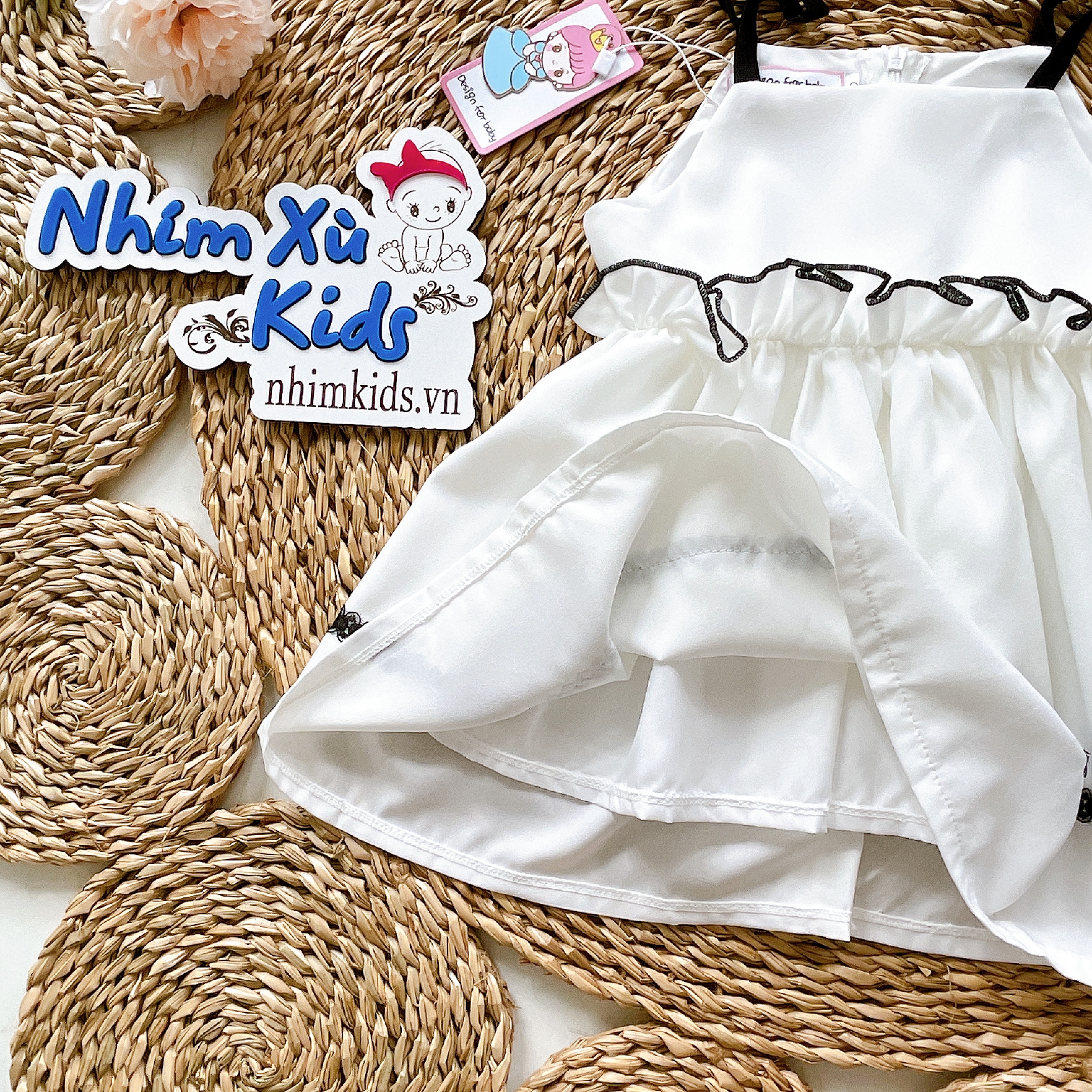 Váy Trắng 2 Dây Bé Gái 4 Đến 30kg, Đầm Bé Gái Chất Đũi Lót Lụa 2 Lớp Tặng Kèm Turban