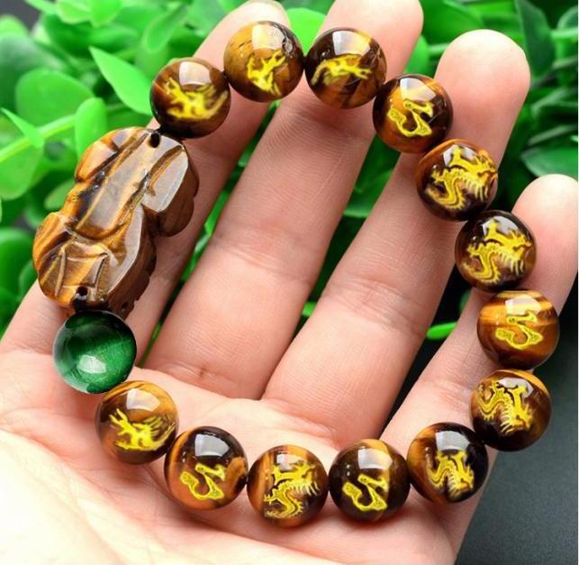 Vòng đeo tay đá khắc rồng gắn tỳ hưu đính xanh lá 12 li