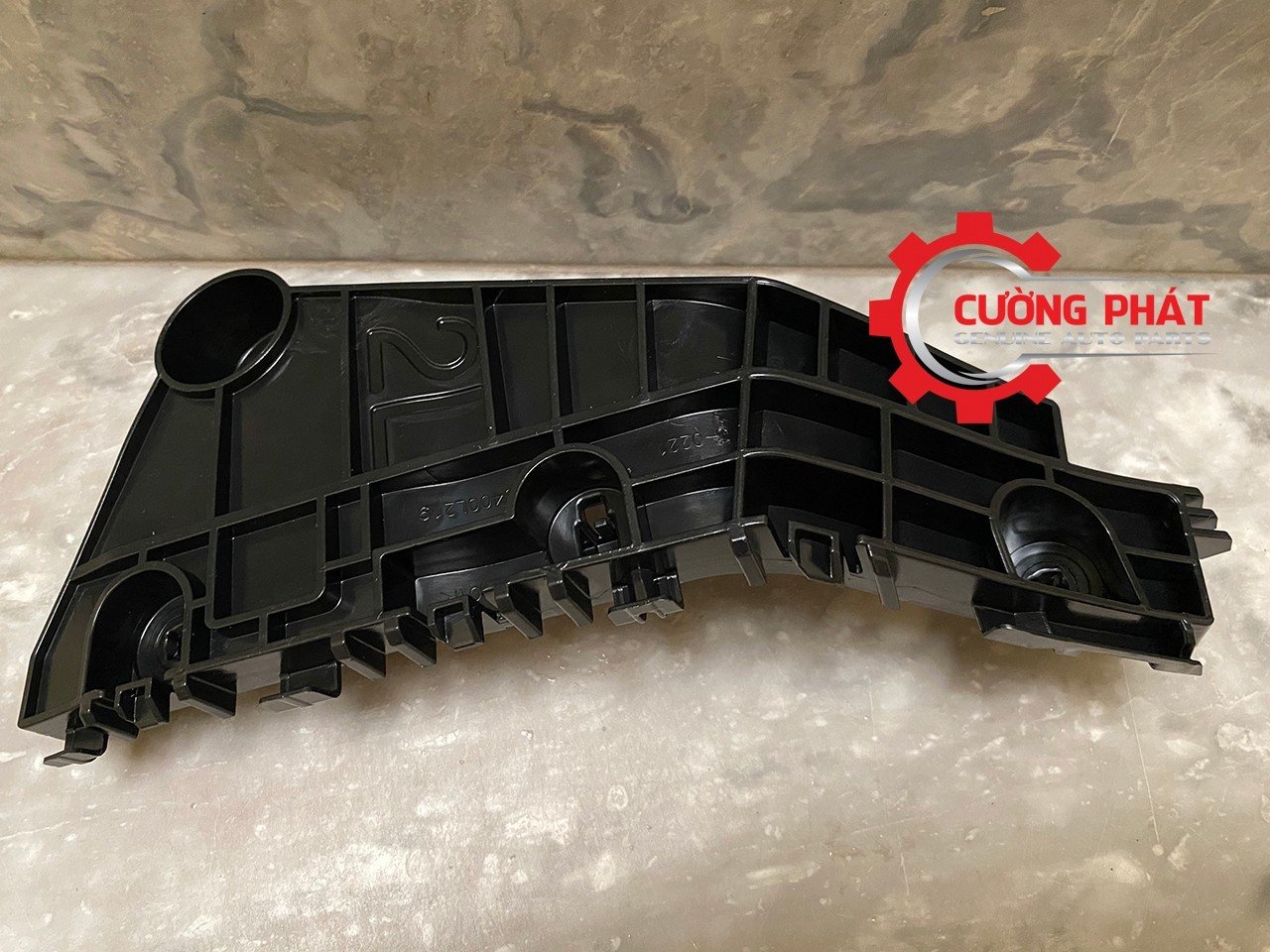 Giá cài cản trước Mitsubishi Xpander 2022-2023 mã bên phụ 6400L220