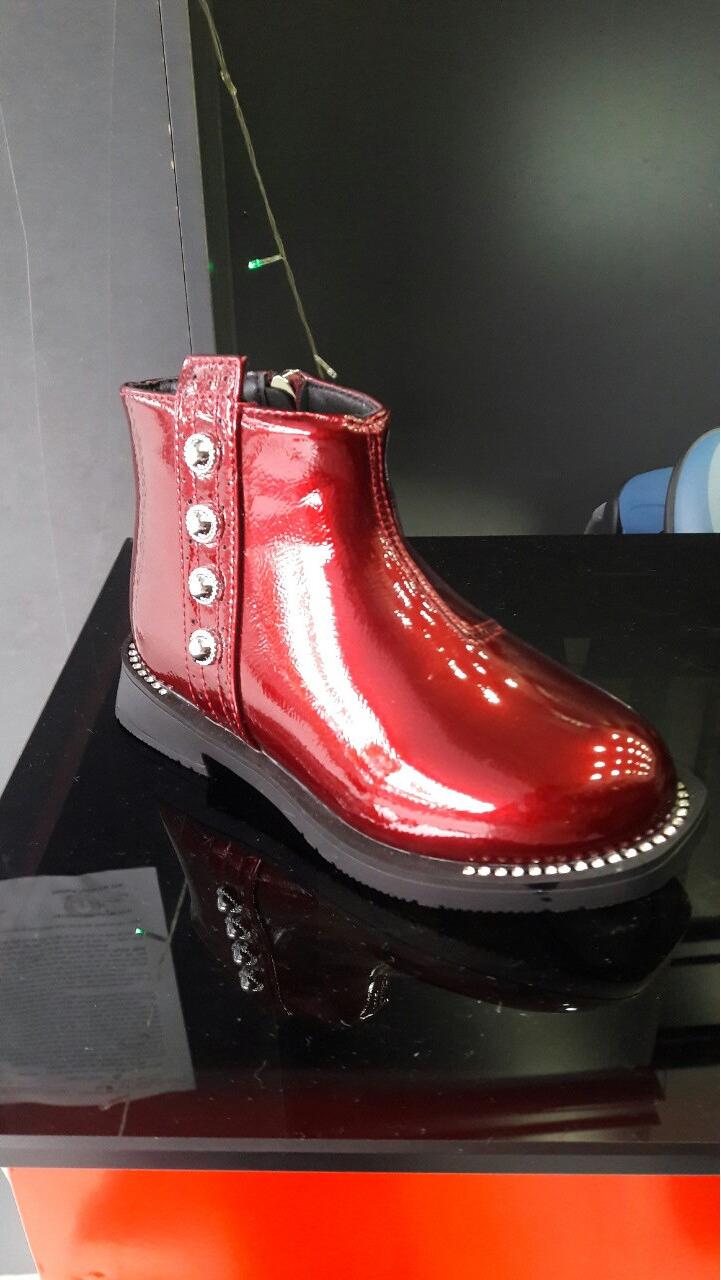 Giày Boots Da Bóng Đính Đinh Tán Cherry - GBNDT