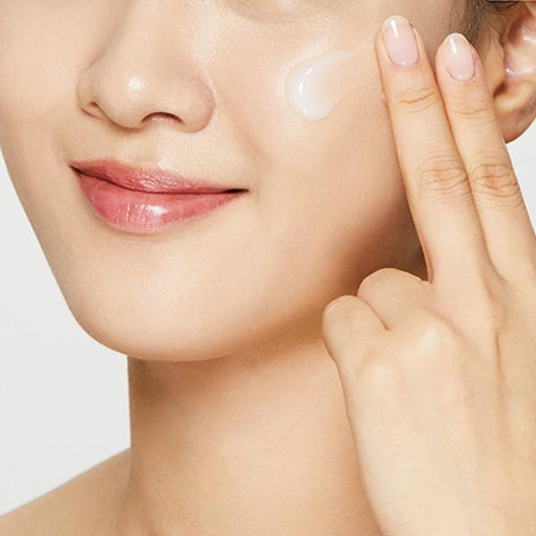 Sữa Dưỡng Ẩm Chuyên Sâu Không Chứa Dầu COSRX Oil-Free Ultra Moisturizing Lotion with Birch Sap