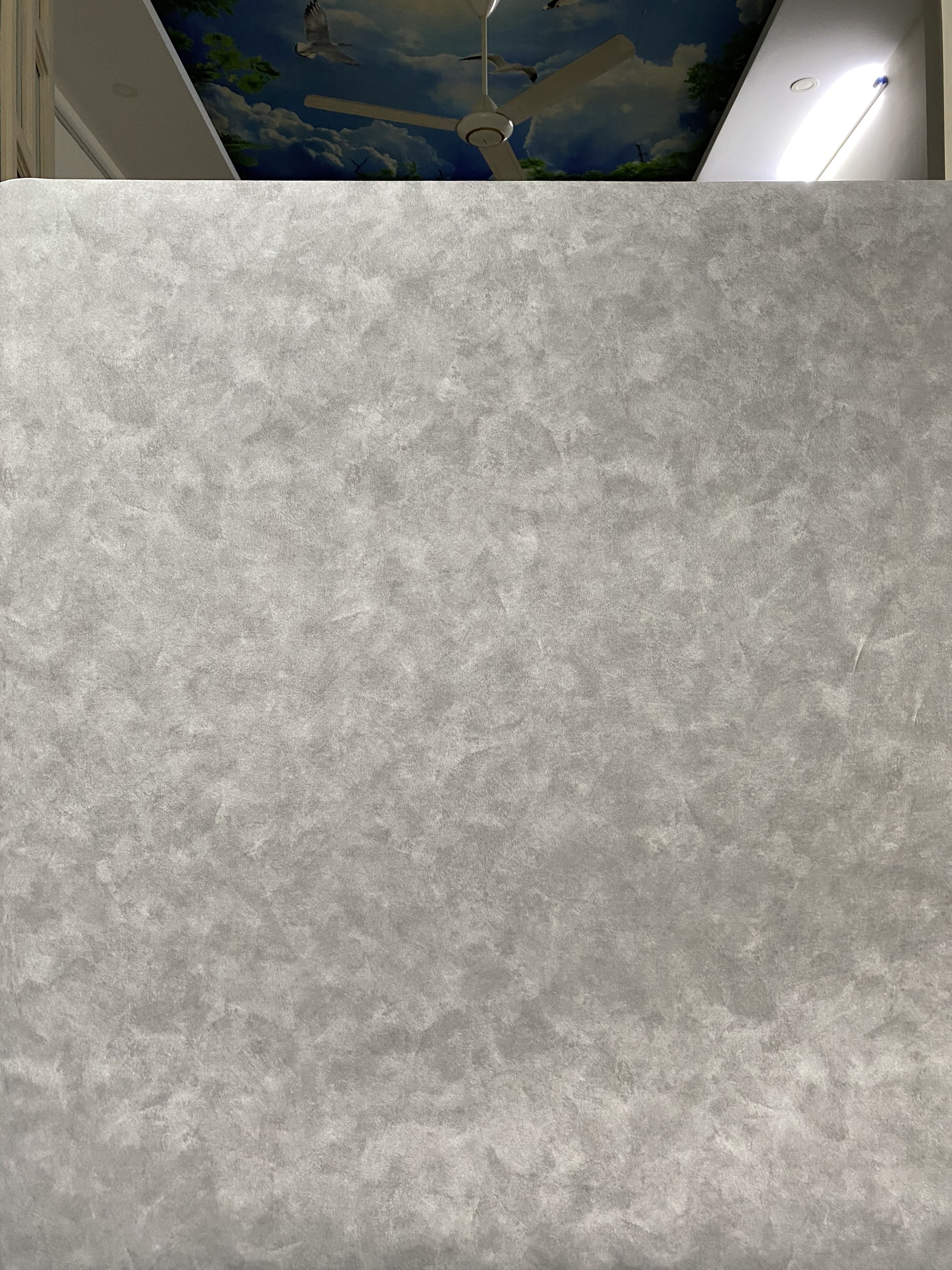 Decal dán tường xám xi măng có sẵn keo trang trí phòng dễ dán
