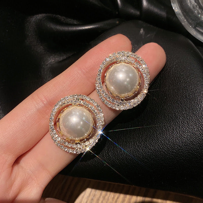 Khuyên tai sát tai đính ngọc sang trọng