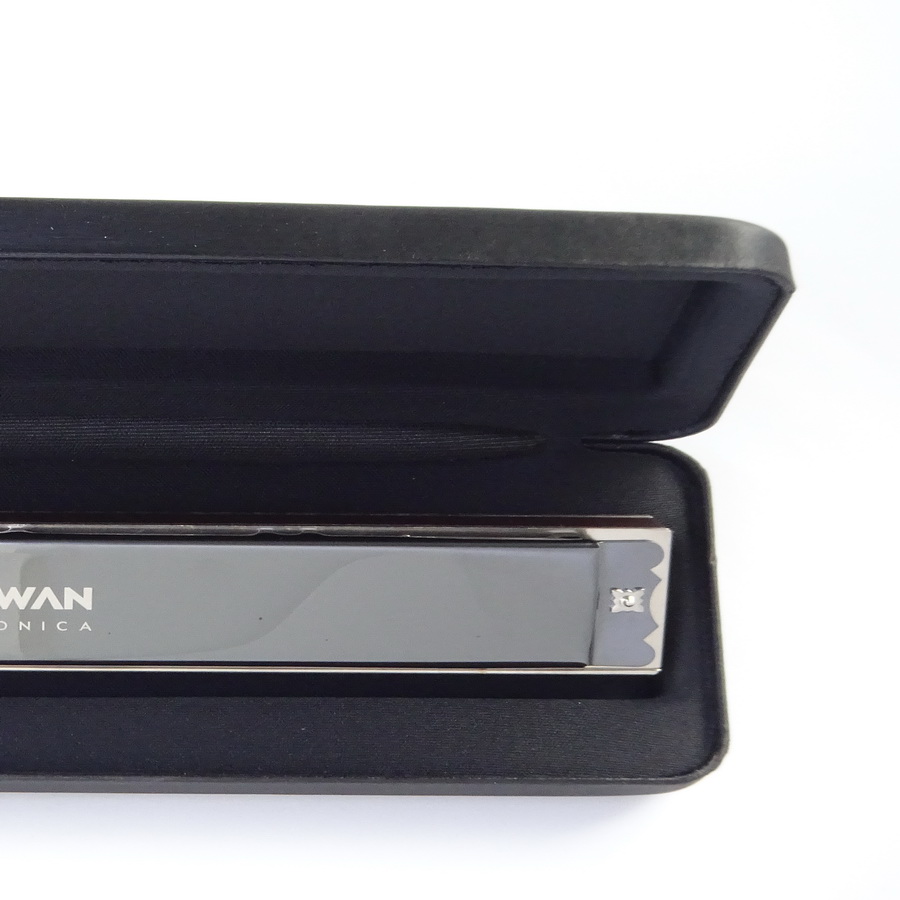 Kèn harmonica tremolo 28 lỗ Swan Wide Diapason SW28W Key C Đen Bóng