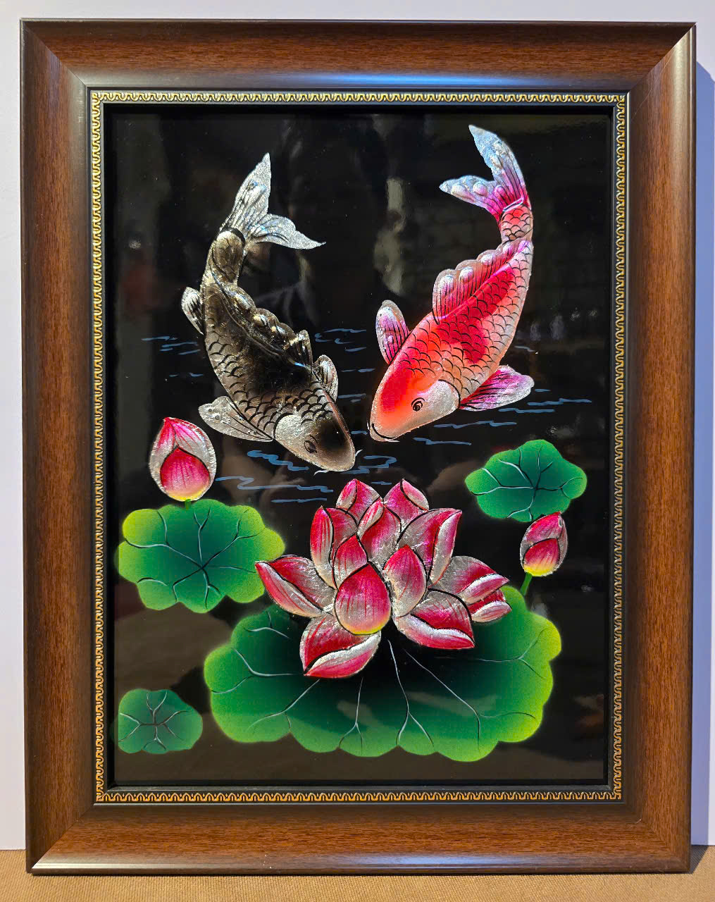 Tranh sơn mài Hoa sen cá chép