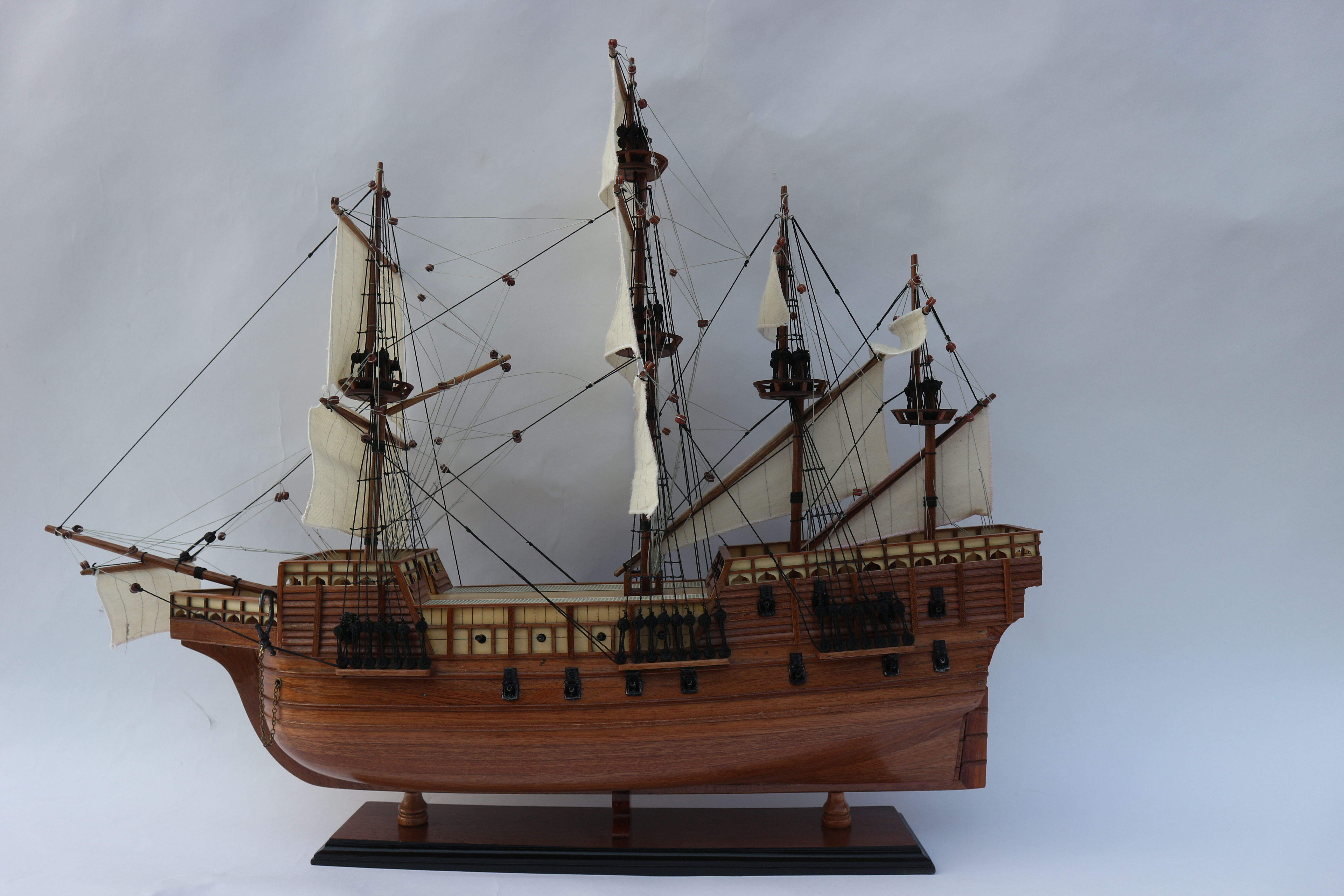 Mô Hình Thuyền Gỗ Lưu Niệm Phong Thủy Gia Nhiên Dạng Thuyền Cổ MARY ROSE Chất Lượng Cao Xuất Khẩu