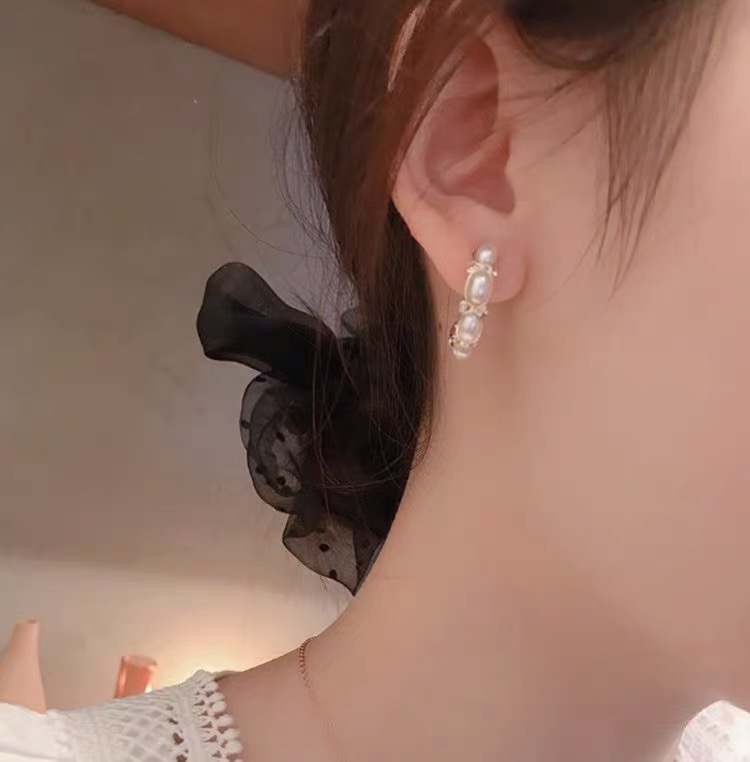 Khuyên tai hình chữ c đính ngọc phong cách hàn quốc